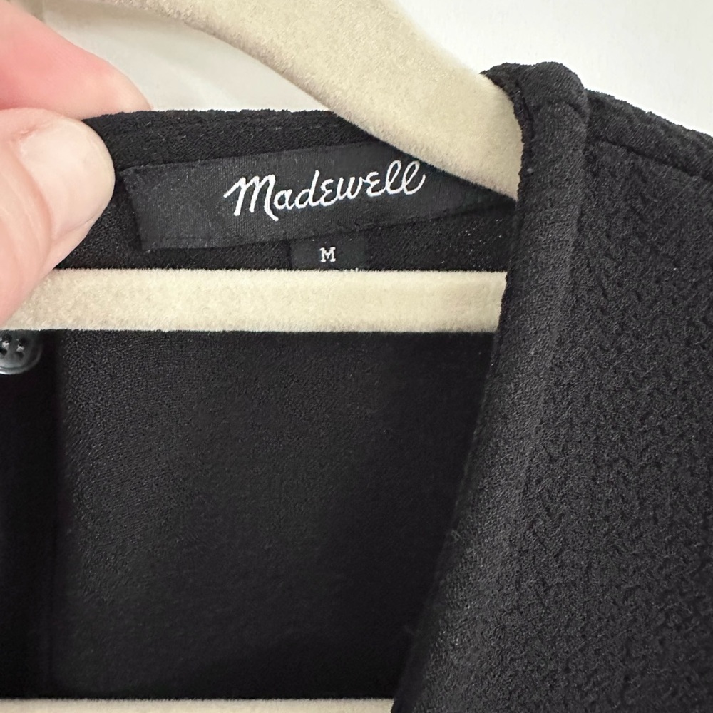 Madewell Classic Black Short Sleeve Flare Hem Top - Picture 2 of 4